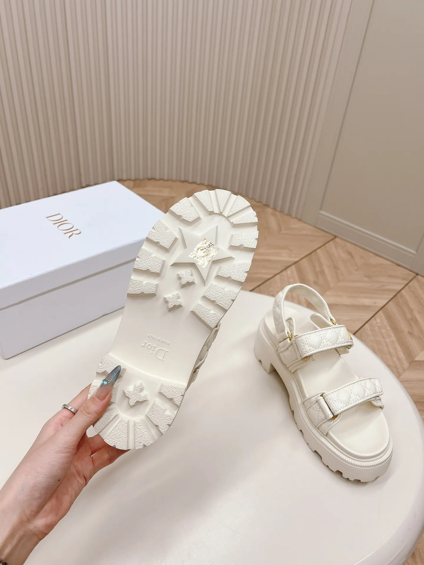 👟👟Ex-factory price 520👟👟 2024Dior Classic Velcro high-heeled sandals and slippers series original replica high version super durable and versatile style very comfortable on the foot, slim and tall, original leather upper, original d hardware buckle, original TPU outsole Heel height is about cm Size: 35-42